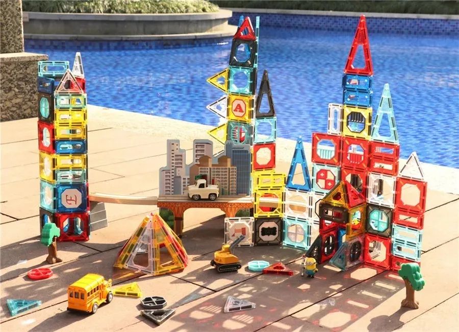 不吵不闹一切为了孩子过日子,不吵不闹一个人玩