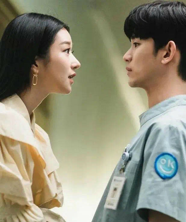 徐睿知倒钩眼线妆,金秀贤徐睿知魔女作品