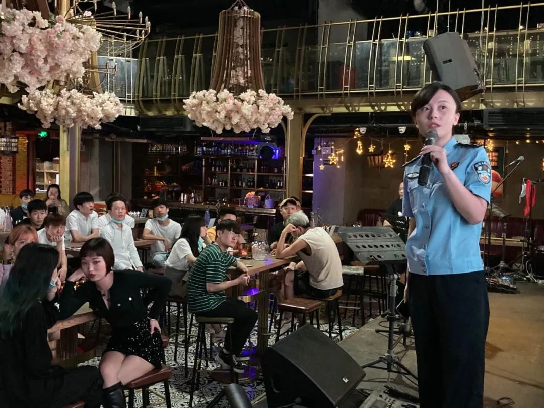 夏季治安夜警务护航夜经济,创新警务便民服务