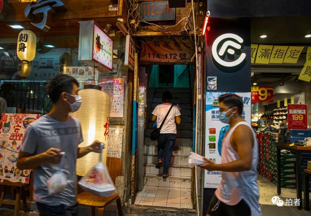 香港单亲妈妈住8平方劏房,香港深水埗劏房单亲妈妈