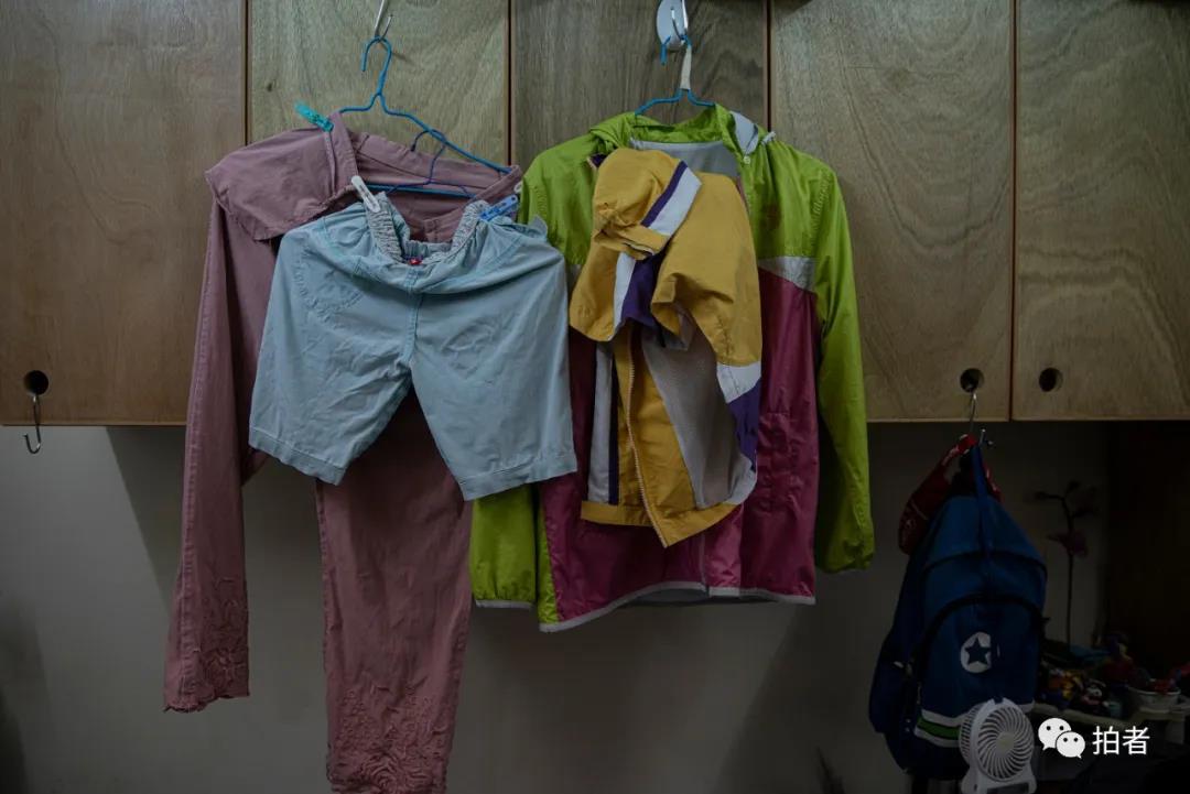 香港单亲妈妈住8平方劏房,香港深水埗劏房单亲妈妈