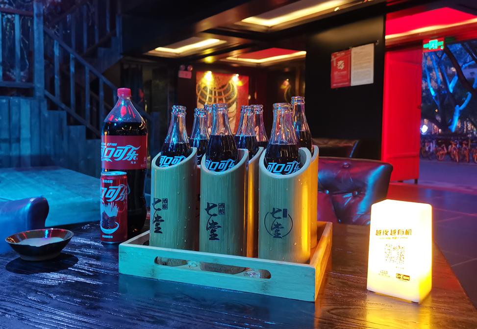 成都的夜，回归了！整个8月，大牌集体跨界酒吧推联名好酒好食，特惠来了→