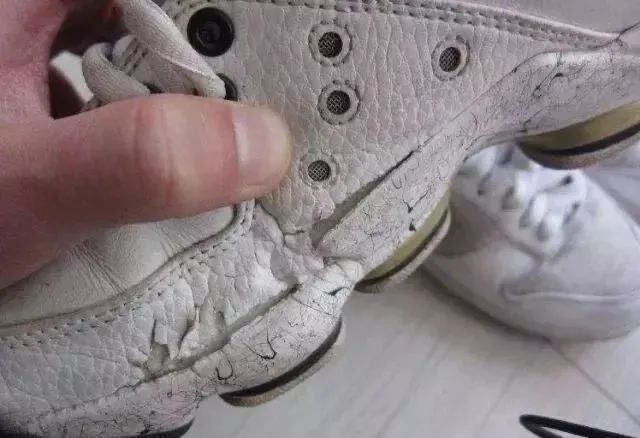 鞋脏了清理鞋的方法,鞋脏了怎么才能去污渍