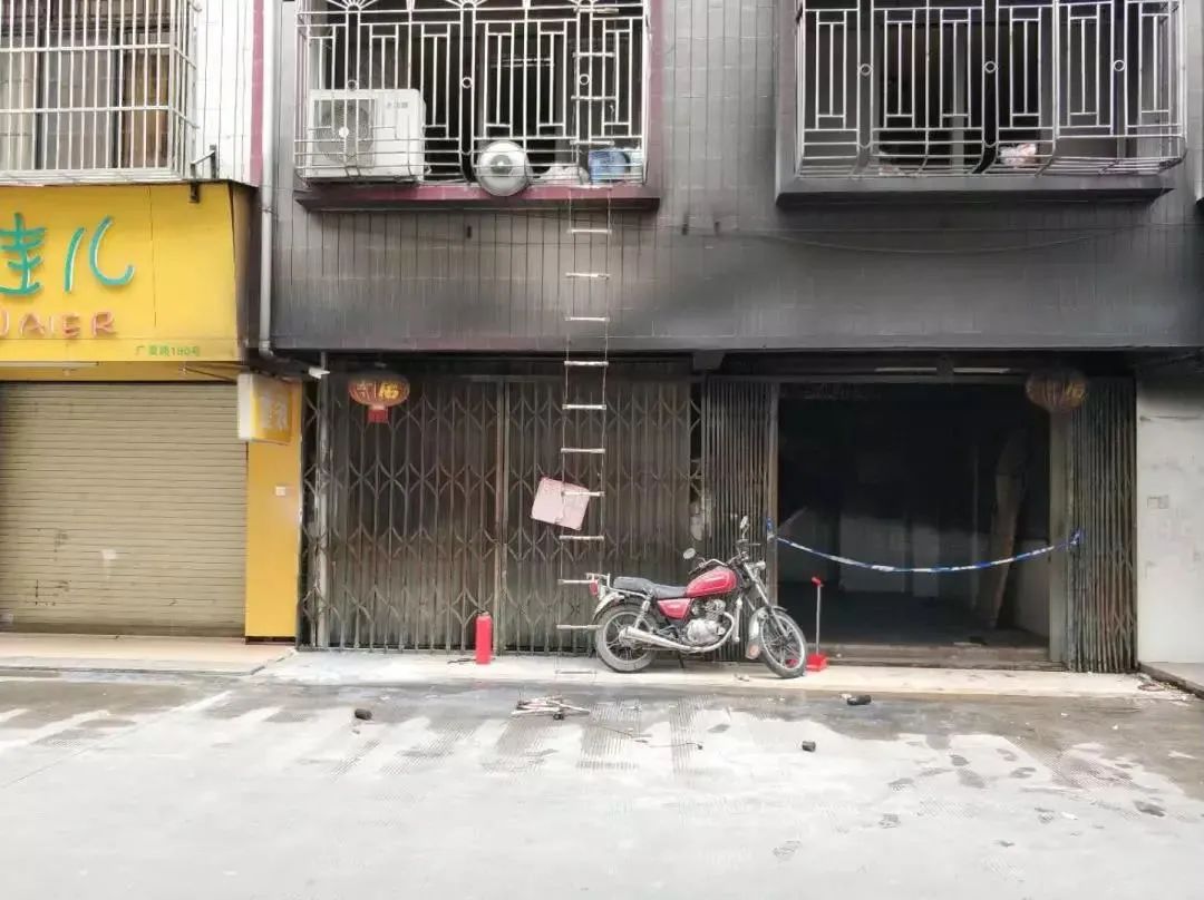 5人雪夜被困消防救援,6人被困火场消防救援