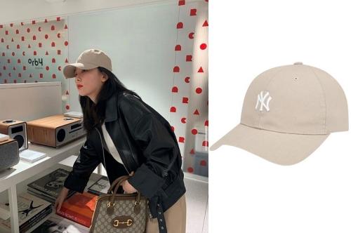 「时尚达人的服饰装扮」以RedVelvet小分队回归的瑟琪