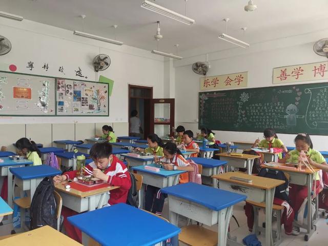 呼和浩特为中小学配餐,呼和浩特小学生配餐强制么