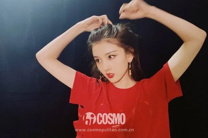 宋祖儿给陈赫画蓝色眼线超魔性,宋祖儿给陈赫画眼线