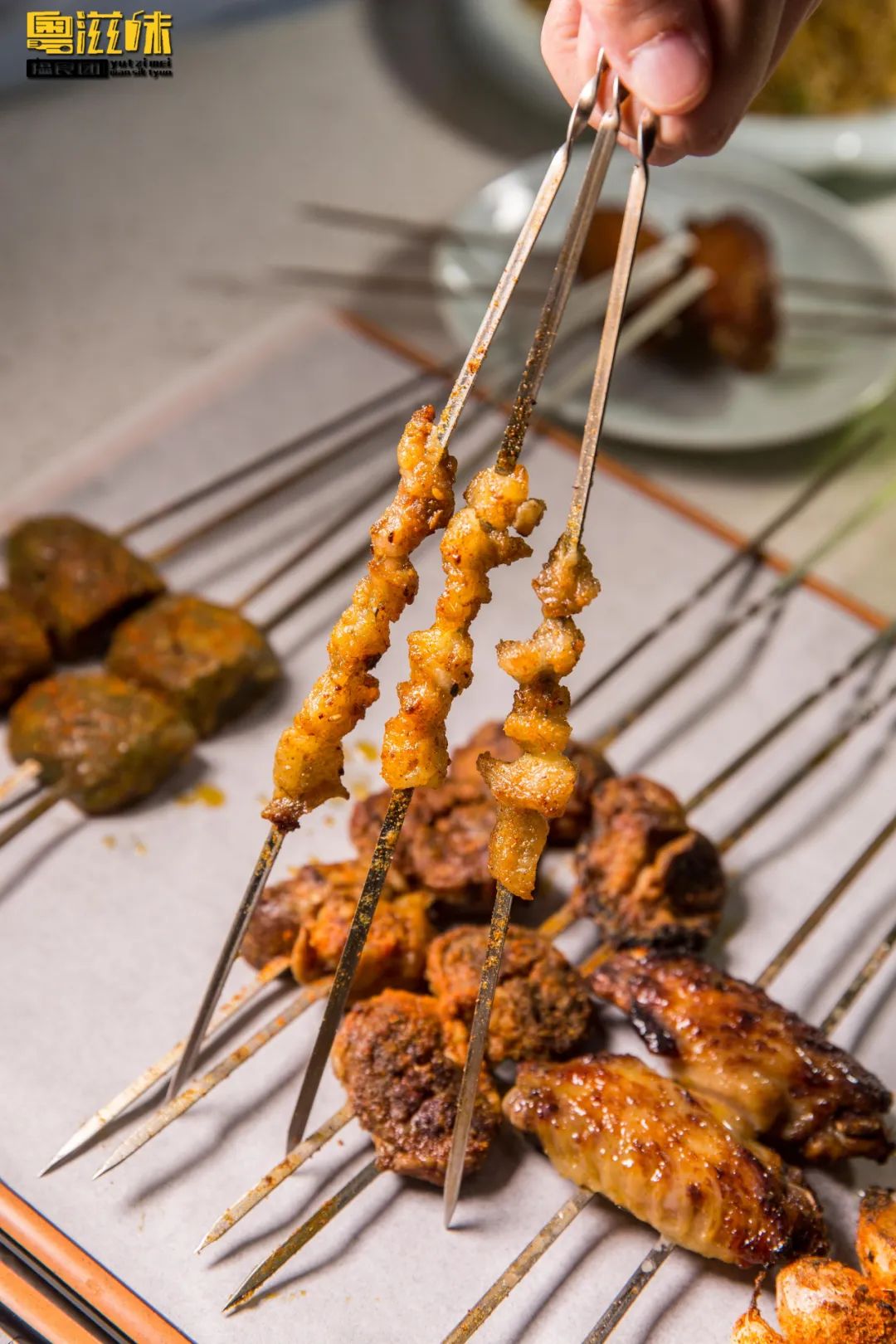 火爆全网的东北烧烤店,东北火的烧烤店