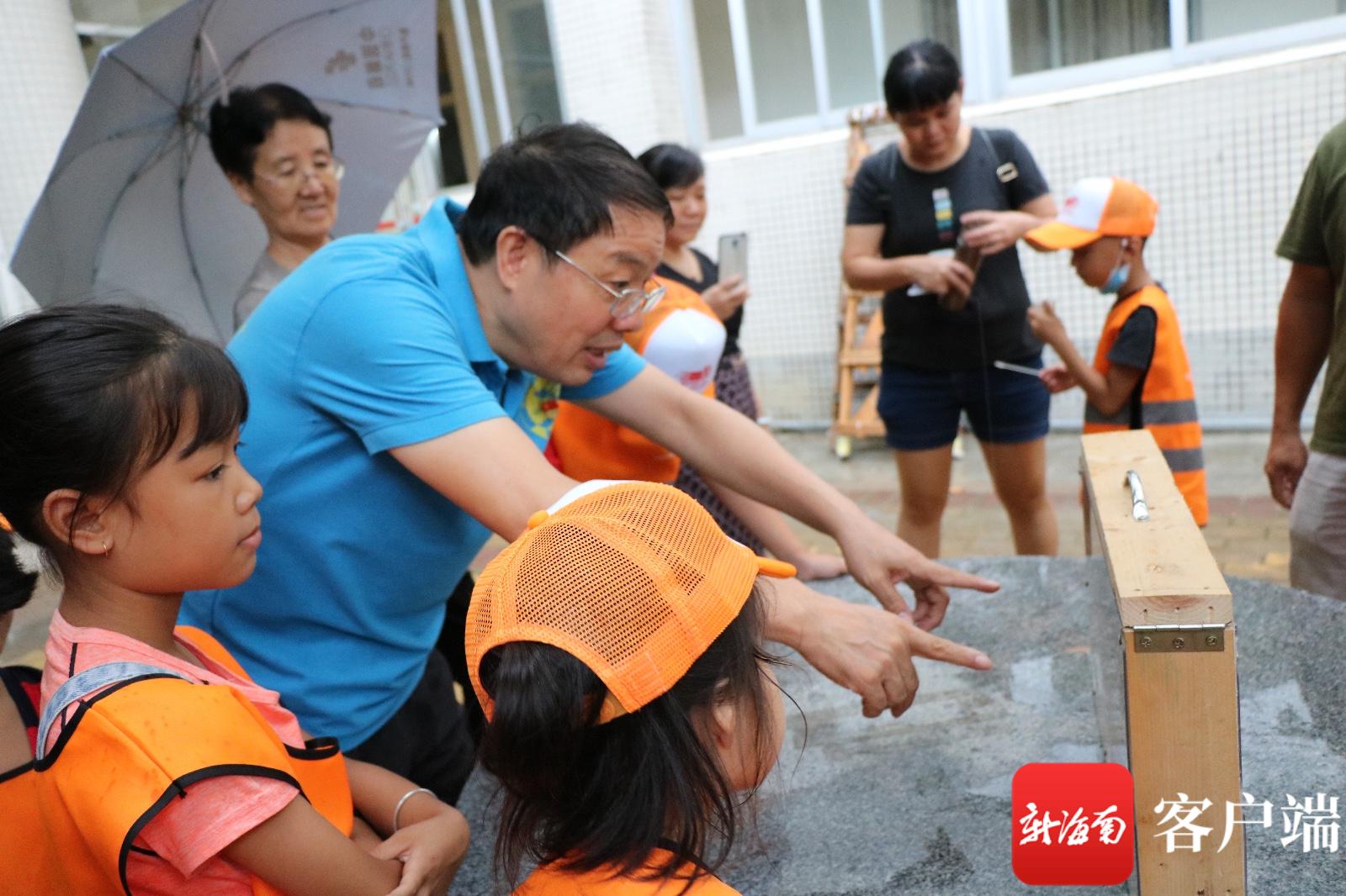 让科学点亮孩子们的眼睛南国卖报纸小行家走进蜜蜂科学实验室