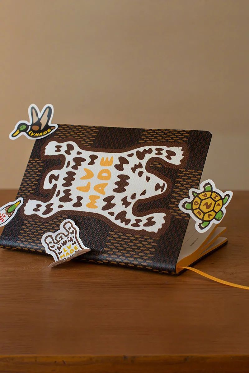 开学买好多本子,开学买个书包