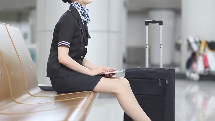 空姐花光百万被曝光,空姐在别墅被逮捕