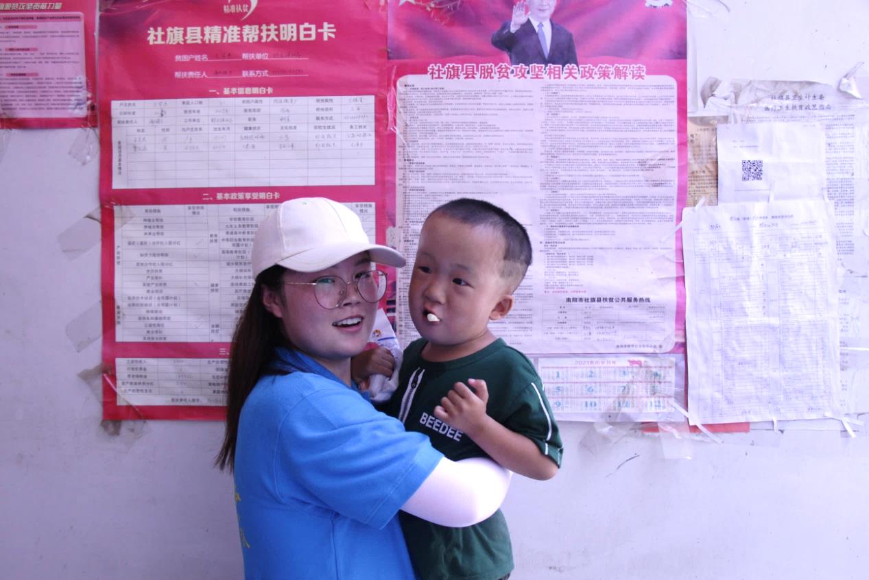 三下乡关爱留守儿童视频,乡村振兴万名学子下乡实践活动