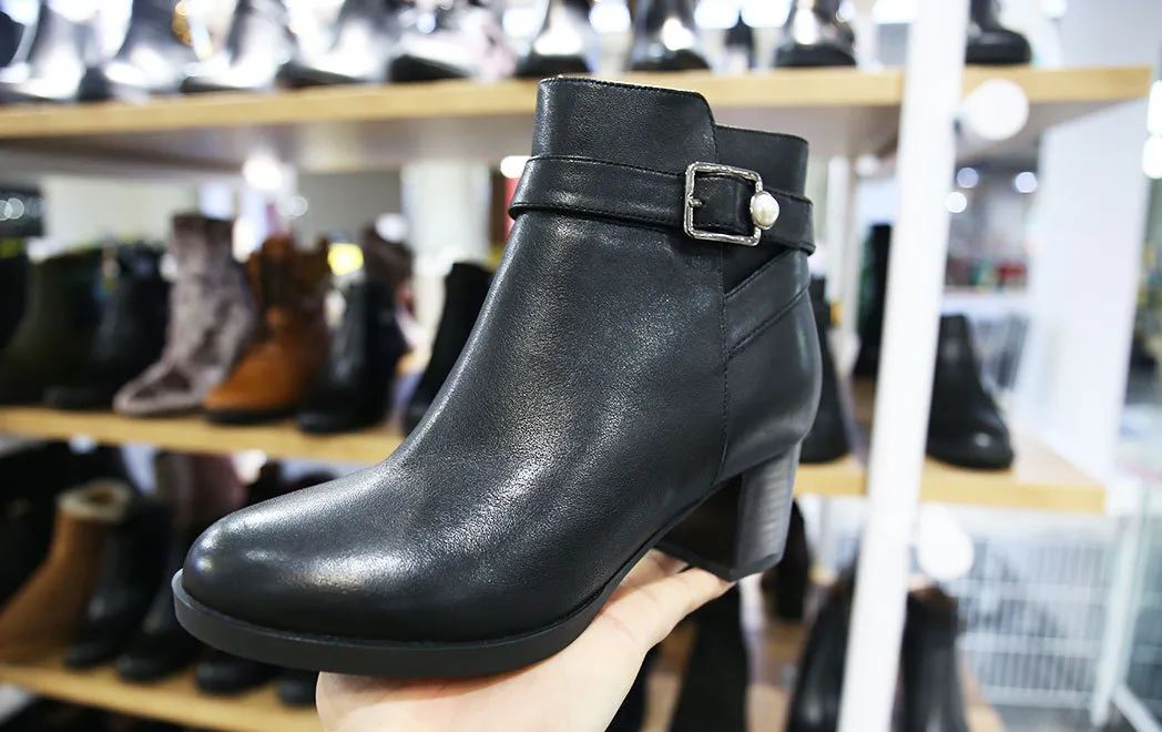 火爆魔都的荟品仓登陆松江！Nike、阿迪…全场一折起！2000个拉杆箱1元领