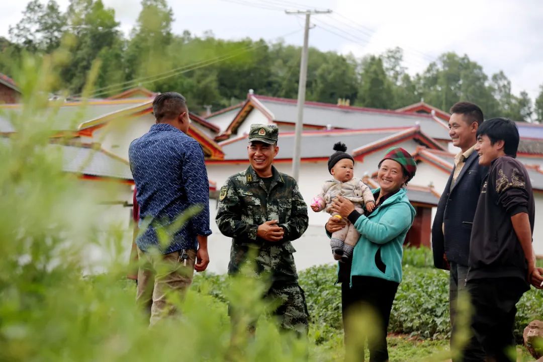 情满大山扶贫路,情满扶贫路