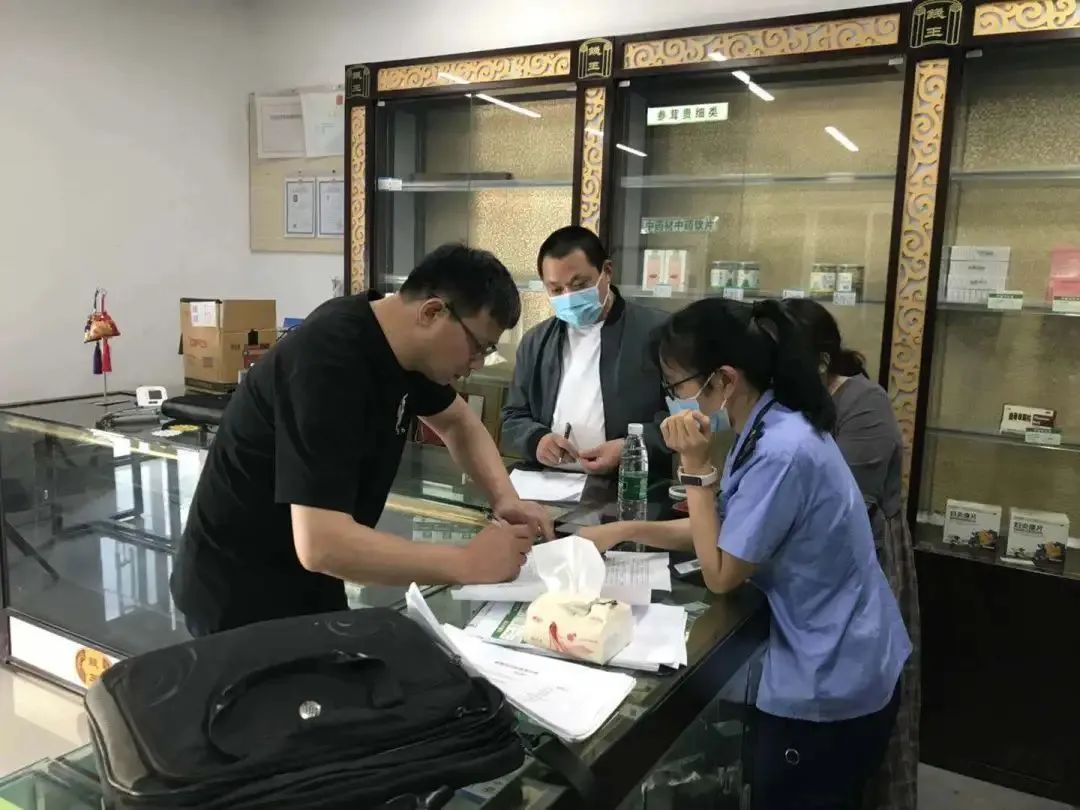 药店买到过期药品怎么索赔,药店售卖过期药品会对药店处罚吗