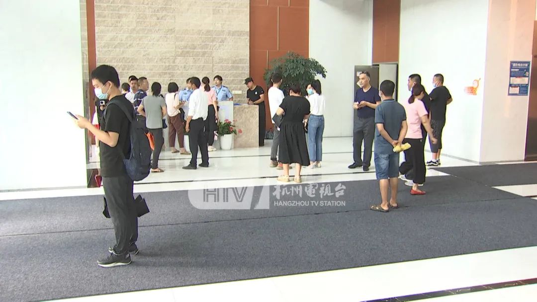 付了一年房租中介跑了,付了一年房租有两个月不住