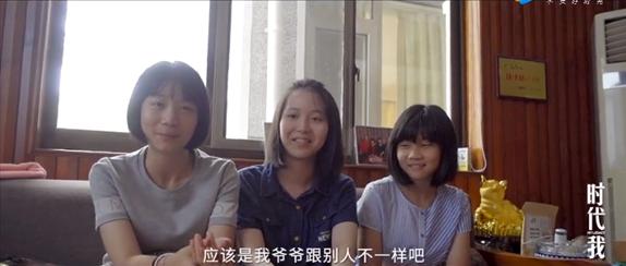 袁隆平三个儿子共生几个孙子孙女,袁隆平和两个孙女合影