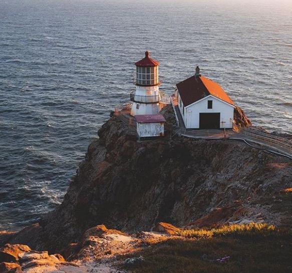 陆地尽头的浪漫,陆地尽头的灯塔