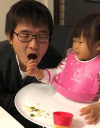 孩子吃东西后乱扔要怎么引导,婴儿乱扔食物怎么处理