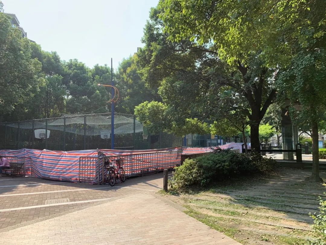 假日里公园,安顺绿地笼式足球场