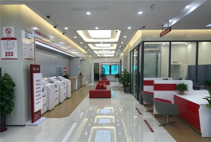 济宁儒商村镇银行走进总行网点学习感受数字化转型发展