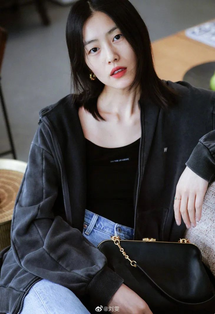 无帽卫衣虞书欣,虞书欣的衣服到底有多少钱