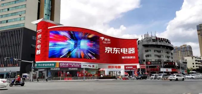 亚洲首家Vans精品店上海开业；Gucci开卖虚拟服装；影院上座率可提至75%|猫头鹰商业周报