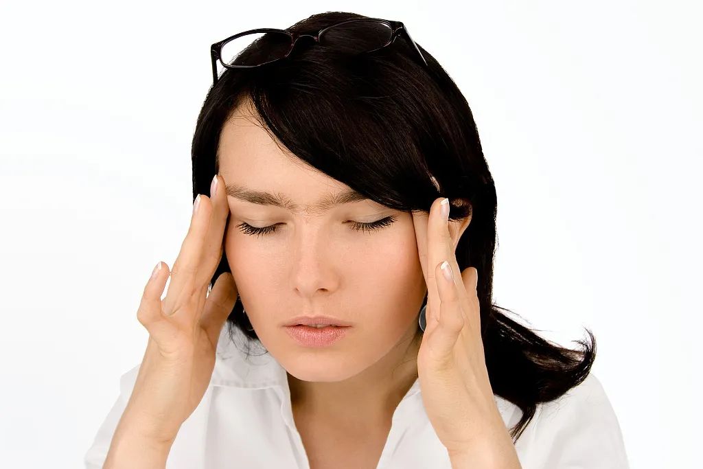 黑眼圈是睡得晚还是缺少睡眠,严重黑眼圈是身体发出的信号吗