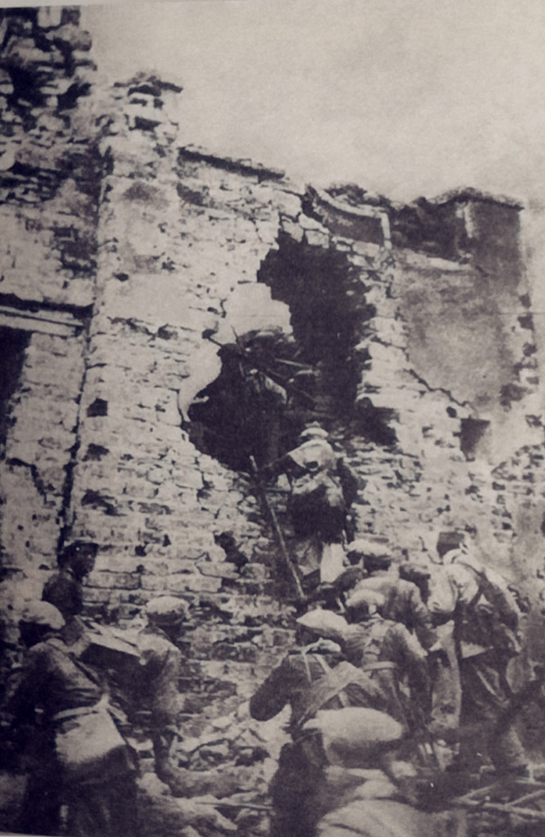 *伯承刘**、陈毅、*小平邓**指示“王疯子”:“康泽只能捉来,不能抬来,要活的”