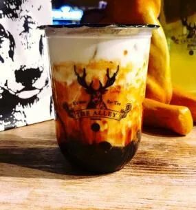 入秋第一杯52块钱的奶茶,奶茶刷爆朋友圈的秋天的第一杯