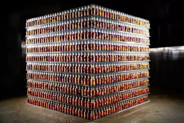 他是日本著名“花花公子”，拈花惹草只为极致的美