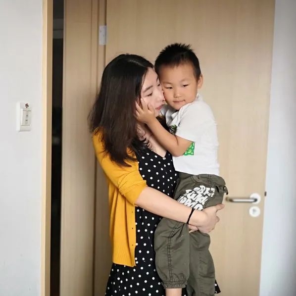 国庆我在岗向国庆献礼,中秋国庆双节我在岗文案