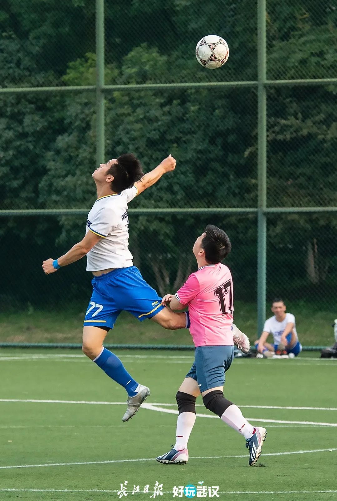 职工足球赛在胜利中落下帷幕,长江杯武汉职工足球