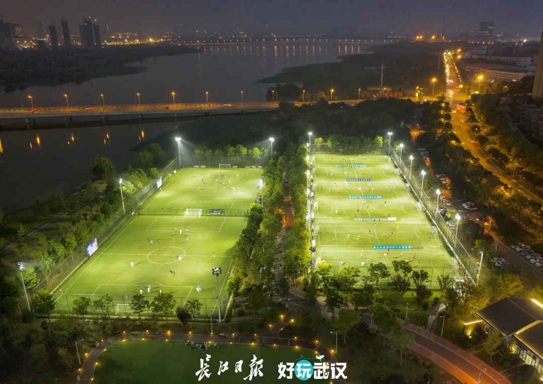 职工足球赛在胜利中落下帷幕,长江杯武汉职工足球