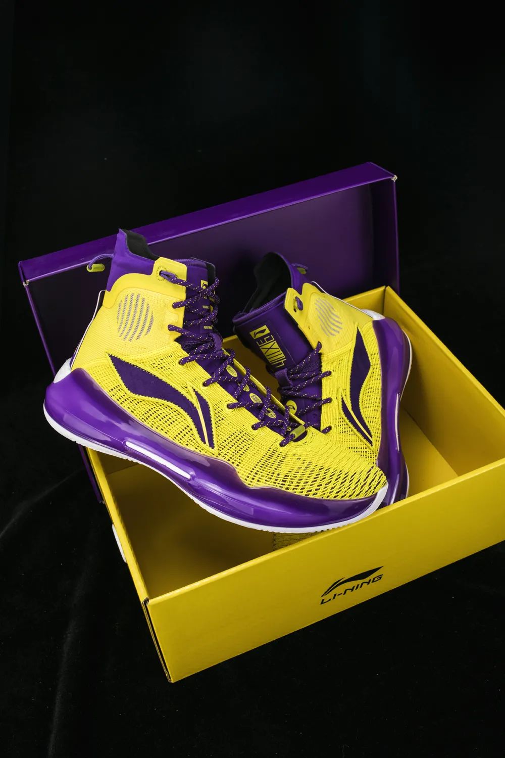 “湖人冲冲日”被割韭菜！4千买湖人Dunk半月暴跌1500！最惨的是...