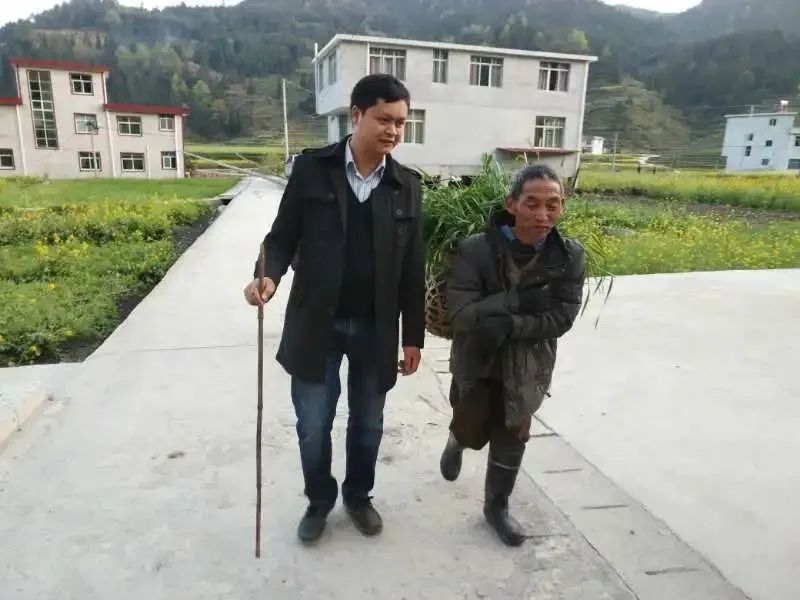 【脱贫攻坚】用脚步丈量民情用真心贴近群众——都匀市检察院派驻谷江村第一书记周天京事迹