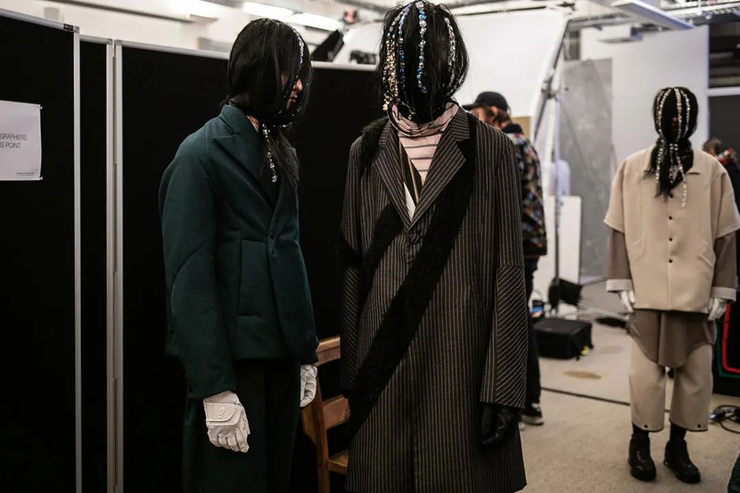 连吴赫都偏爱的「面具」,原来早就成为时装秀场的常客