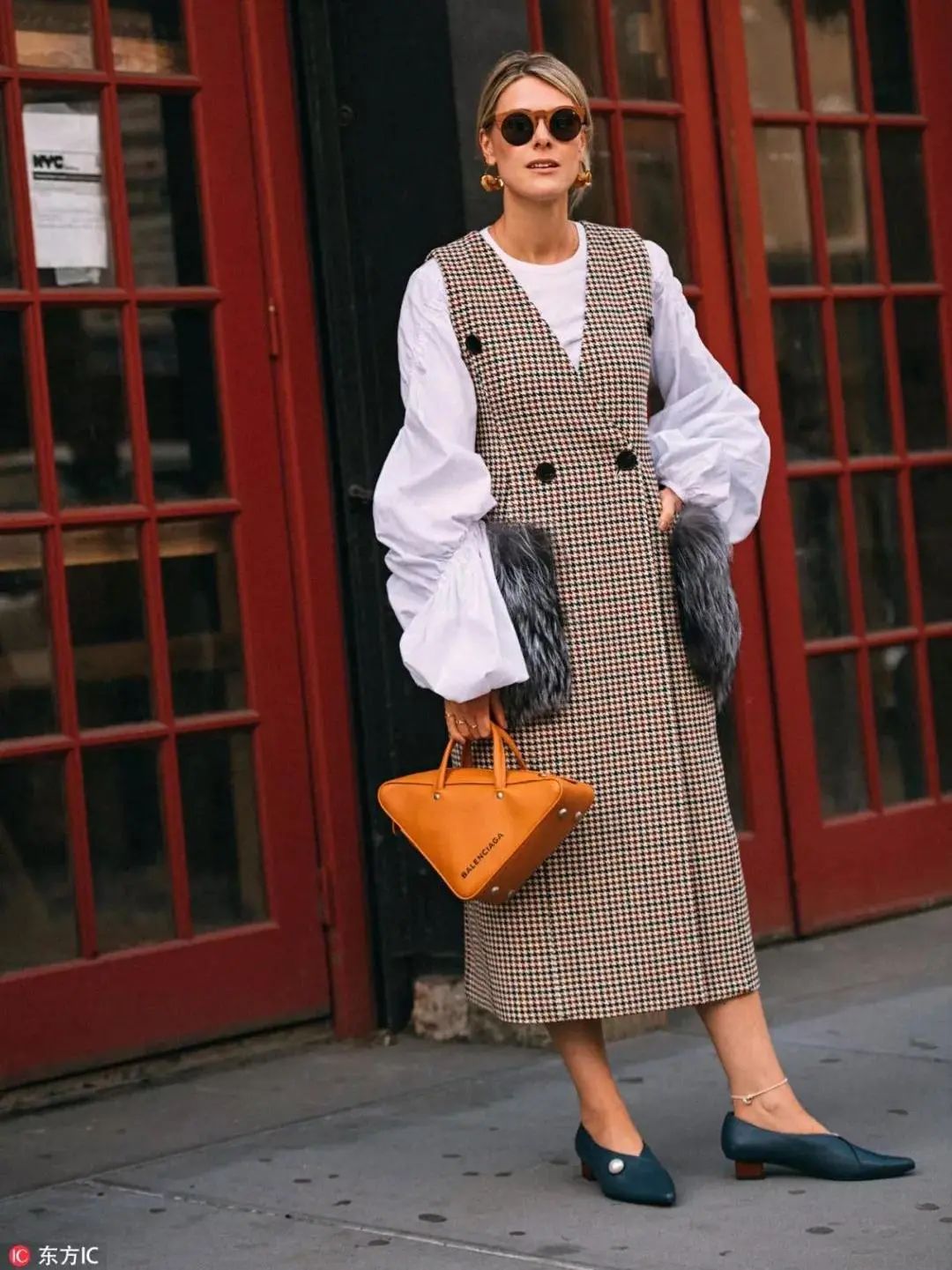 同样的预算买二手车还是新车,爆款靴子和小众靴哪个好