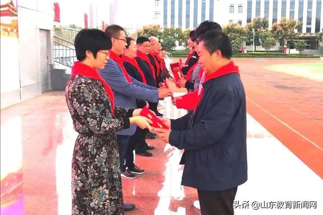 高举团旗跟党走黑板报,高举团旗跟党走主题板报