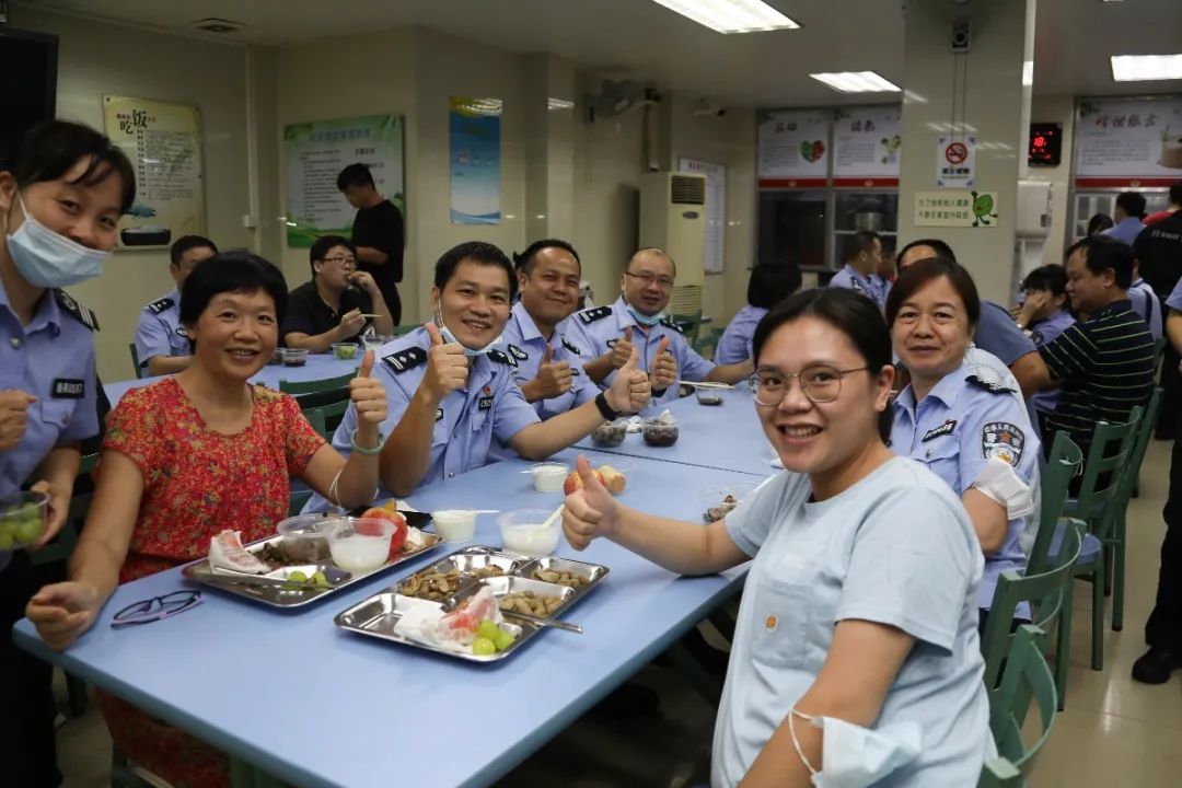 【青年民警微视角】为了奋战的战友，他每天前送数以吨计的“温暖”——走进青年民警李汝芹的一天