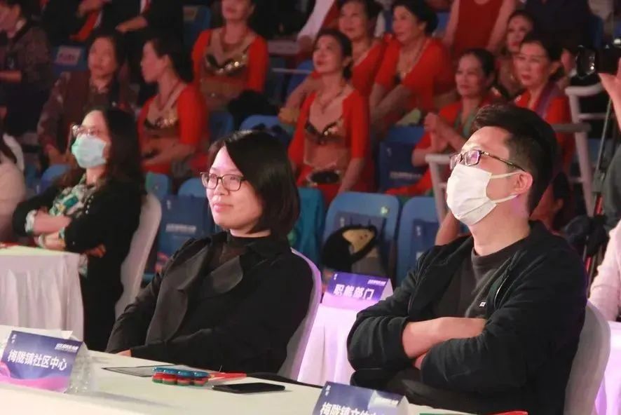 梅陇镇生活日记——梅陇镇举办“社区居民乐小康”暨“撤二建一”20周年社区文化汇演活动