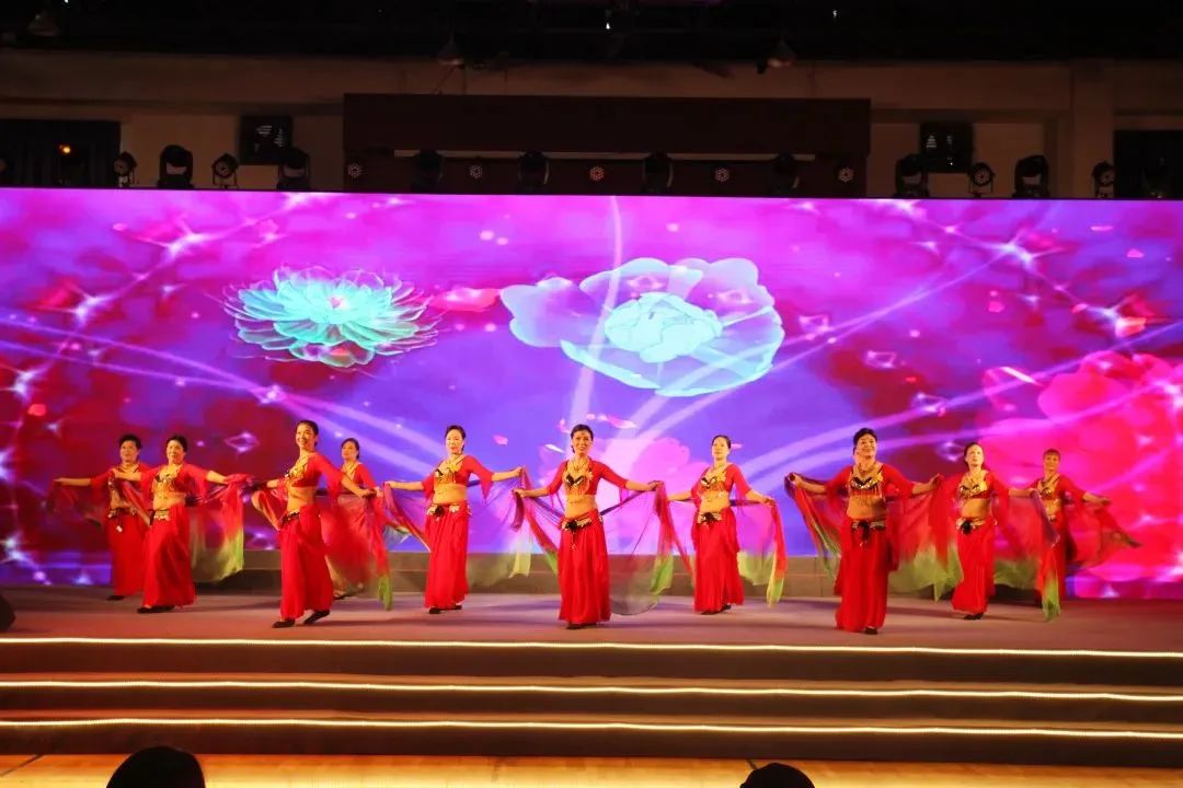 梅陇镇生活日记——梅陇镇举办“社区居民乐小康”暨“撤二建一”20周年社区文化汇演活动