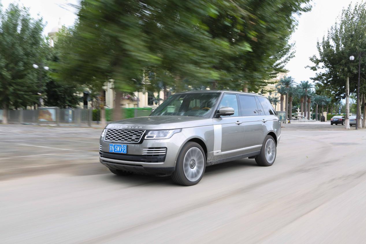 全新路虎揽胜巅峰创世加长版试驾,试驾路虎揽胜创世加长版2024款