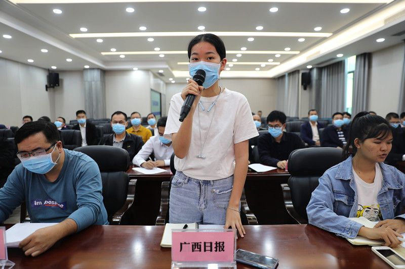 10月27日贺州市举行“决战决胜脱贫攻坚”钟山专场新闻发布会