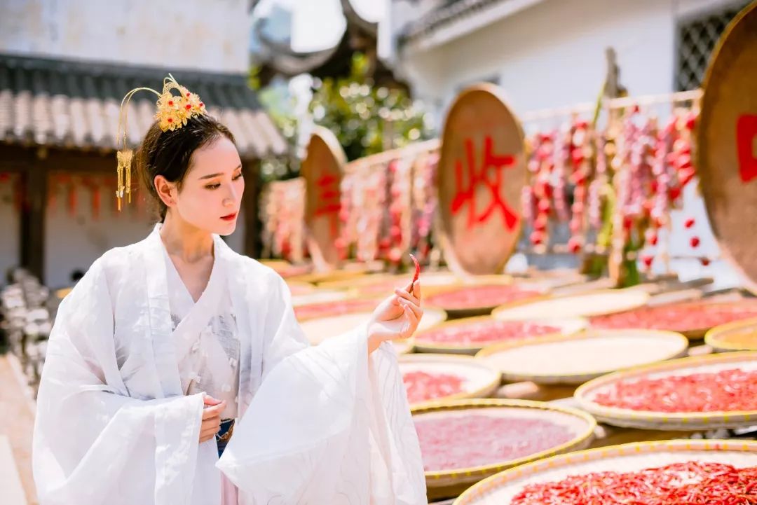 以“朱子文化”为媒!婺源县纪念朱子诞辰890周年暨晒秋赏枫文化旅游系列活动开幕式隆重举行!