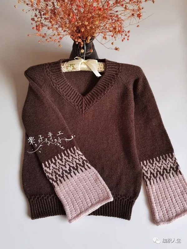薄款v领毛衣编织图解,从下往上编织咖色开衫毛衣