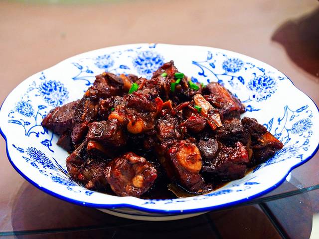 烟雨入江南山水如墨染下一句,烟雨入江南山水如墨染出自哪首歌