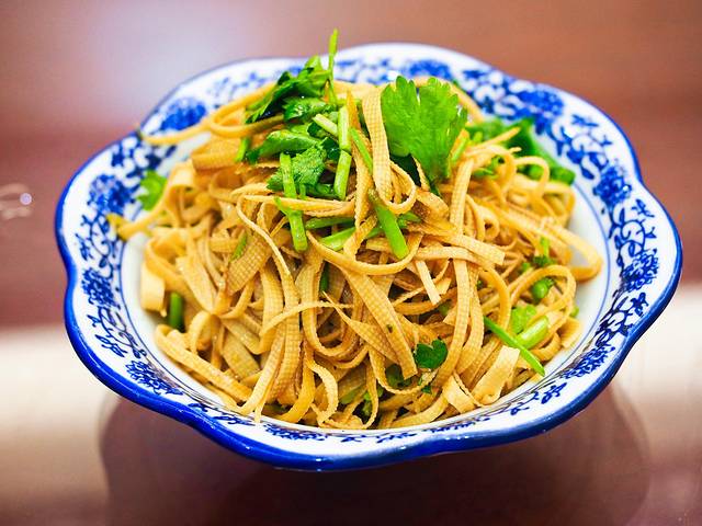 烟雨入江南山水如墨染下一句,烟雨入江南山水如墨染出自哪首歌