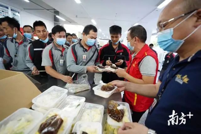 双十一堆成山的快递如何派件？东莞快递人这样做！