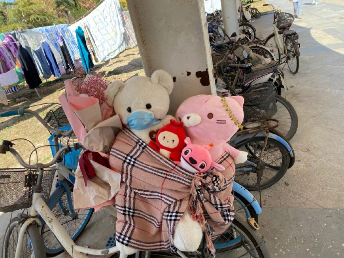 刘昊然在保温杯上班,刘昊然带保温杯上班